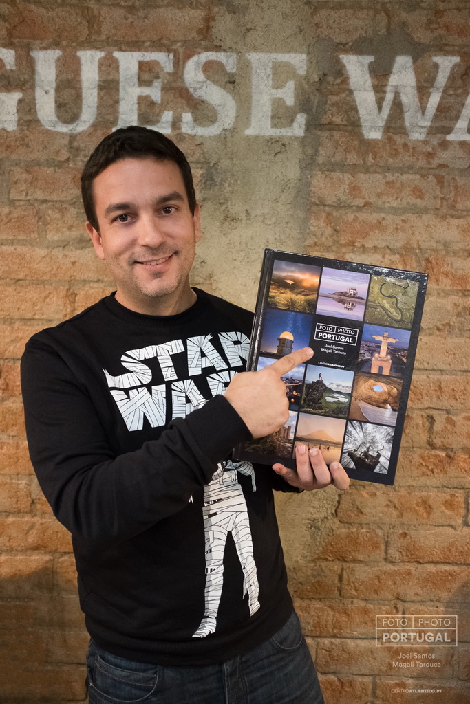 <h5>Joel Santos com livro «FOTO | PHOTO PORTUGAL» © www.photoportugal.net</h5>