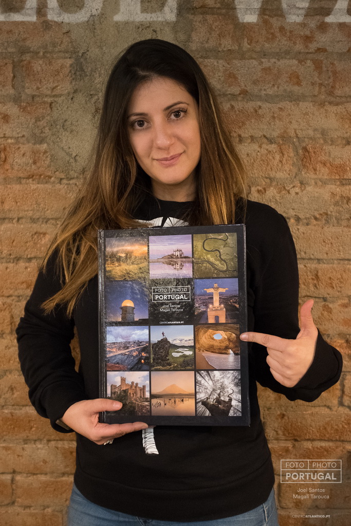<h5>Magali Tarouca com livro«FOTO | PHOTO PORTUGAL» © www.photoportugal.net</h5>