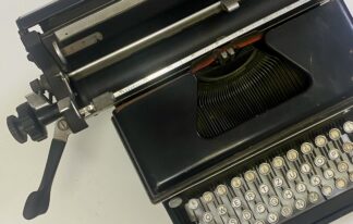 Máquina de escrever Everest