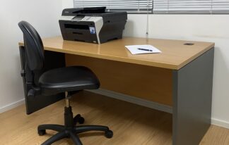 Mesa + Cadeira de escritório